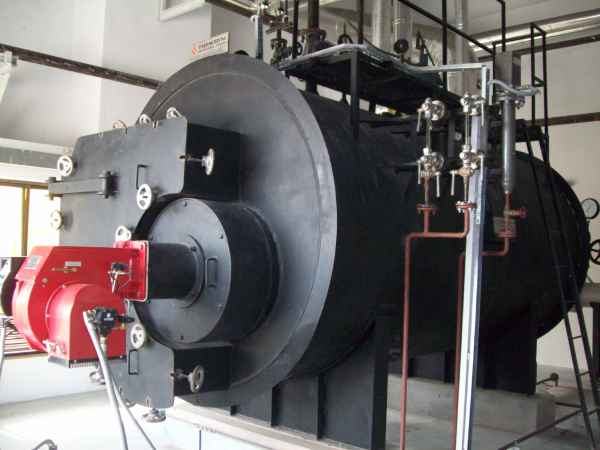 Savemax oil and gas fired boiler with three-pass smoke tube design for high efficiency industrial steam generation