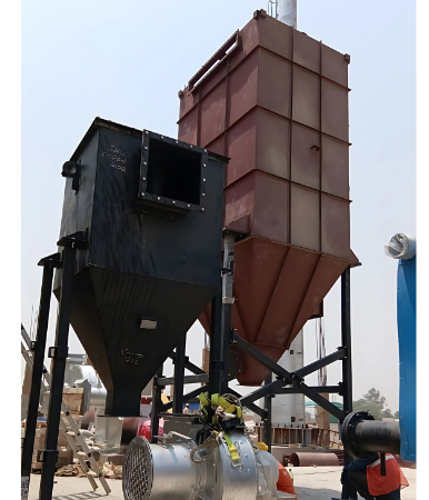 Cyclone dust collector for removing large particles from flue gas